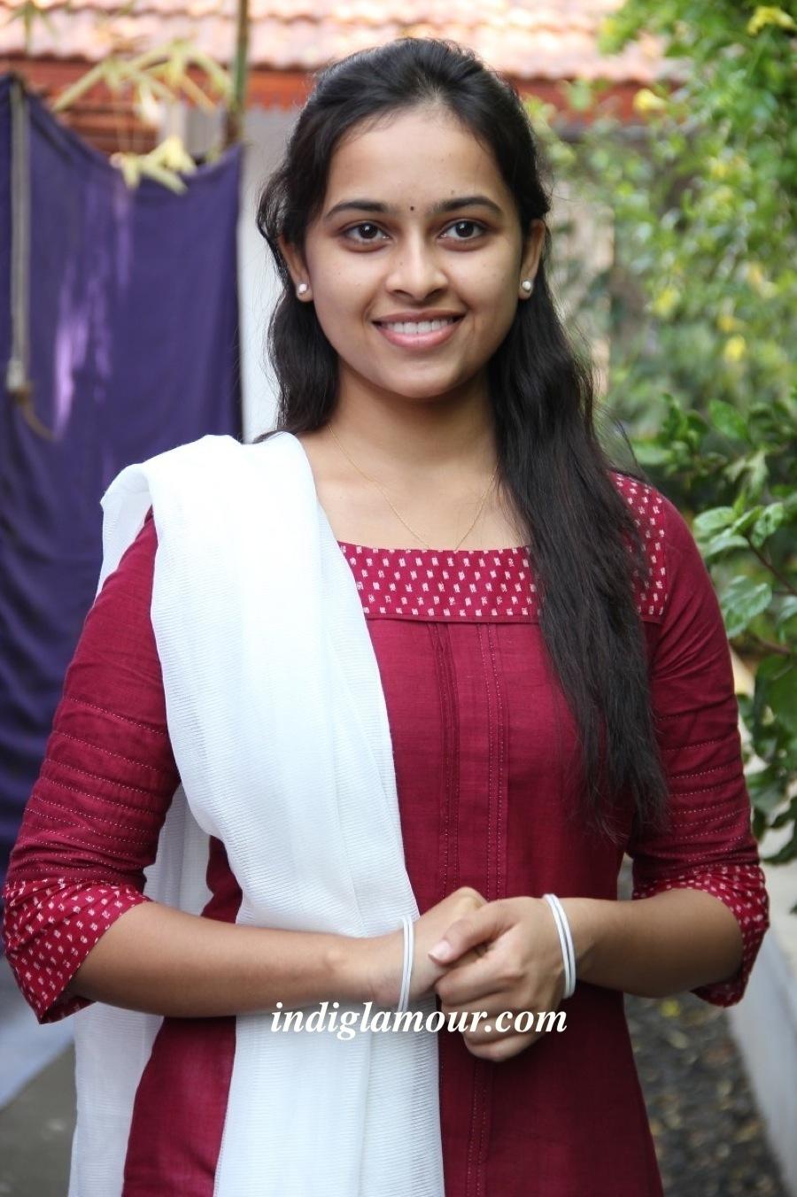 Sri Divya Actress hd photo