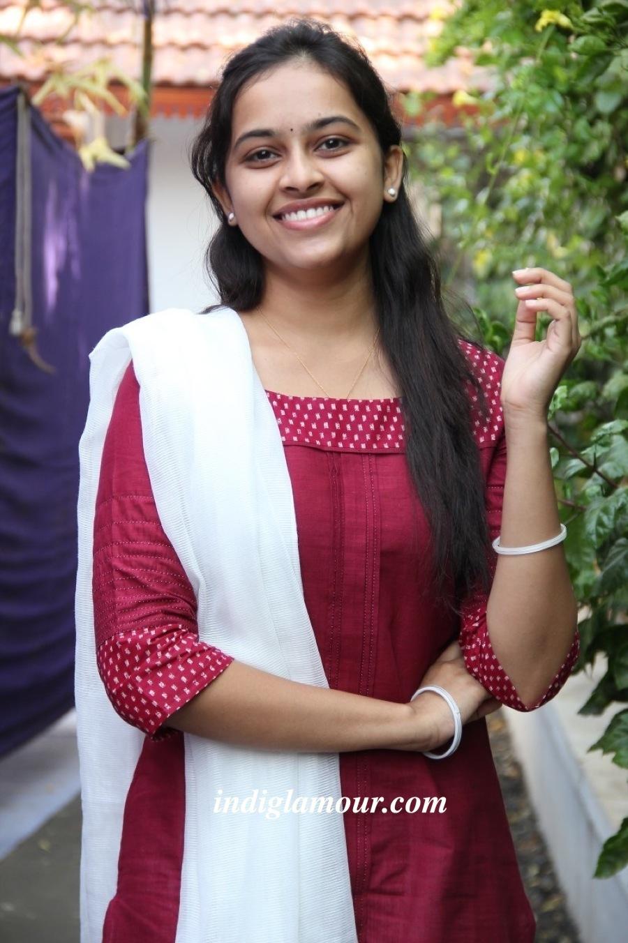 Sri Divya Actress hd photo
