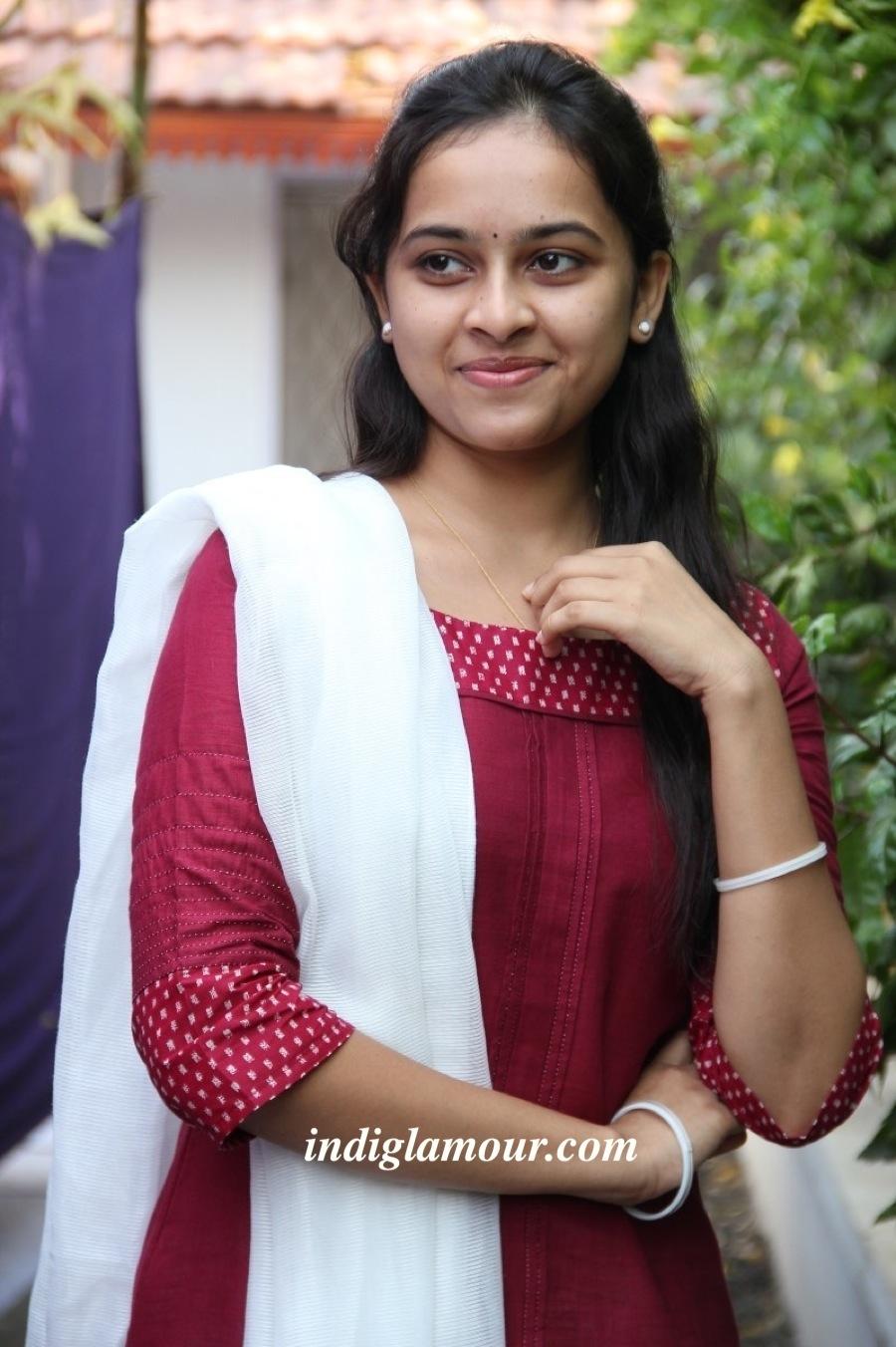 Sri Divya Actress hd photo