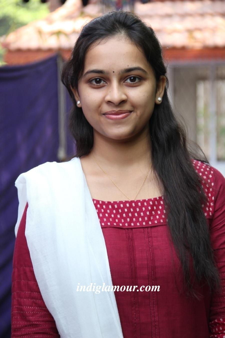 Sri Divya Actress hd photo