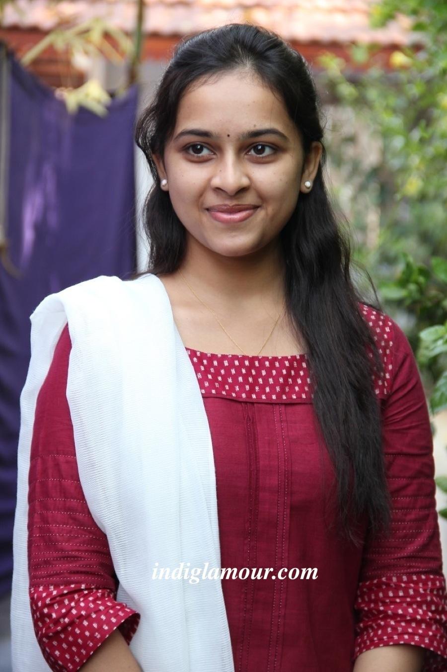 Sri Divya Actress hd photo