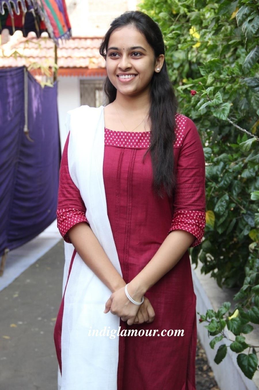 Sri Divya Actress hd photo