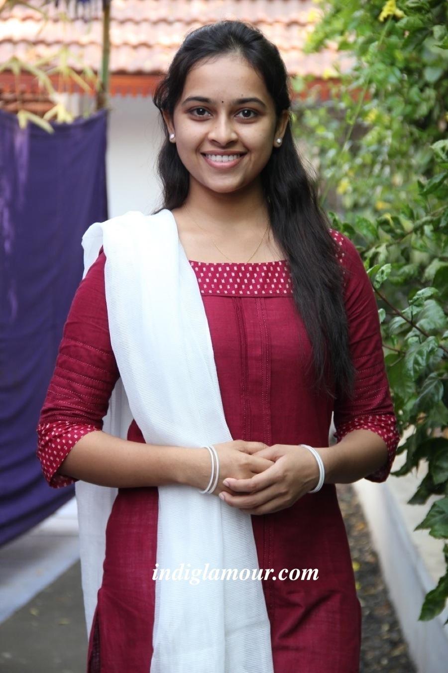 Sri Divya Actress hd photo