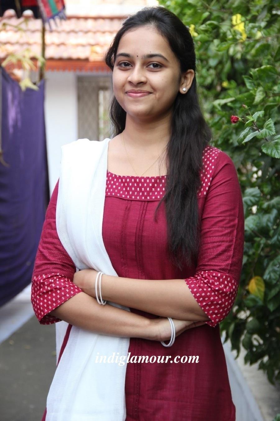 Sri Divya Actress hd photo