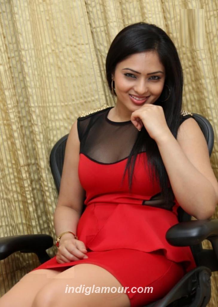 Nikesha Patel Actress hd photo