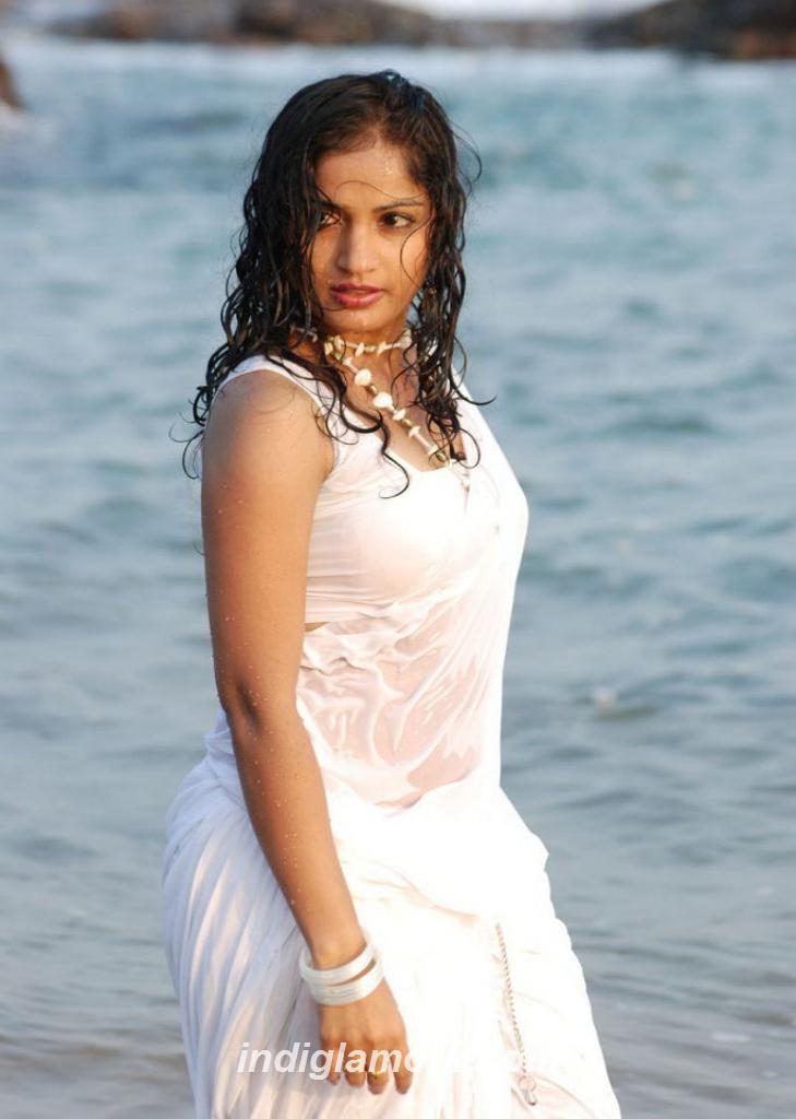 Madhavi Latha Actress hd photo
