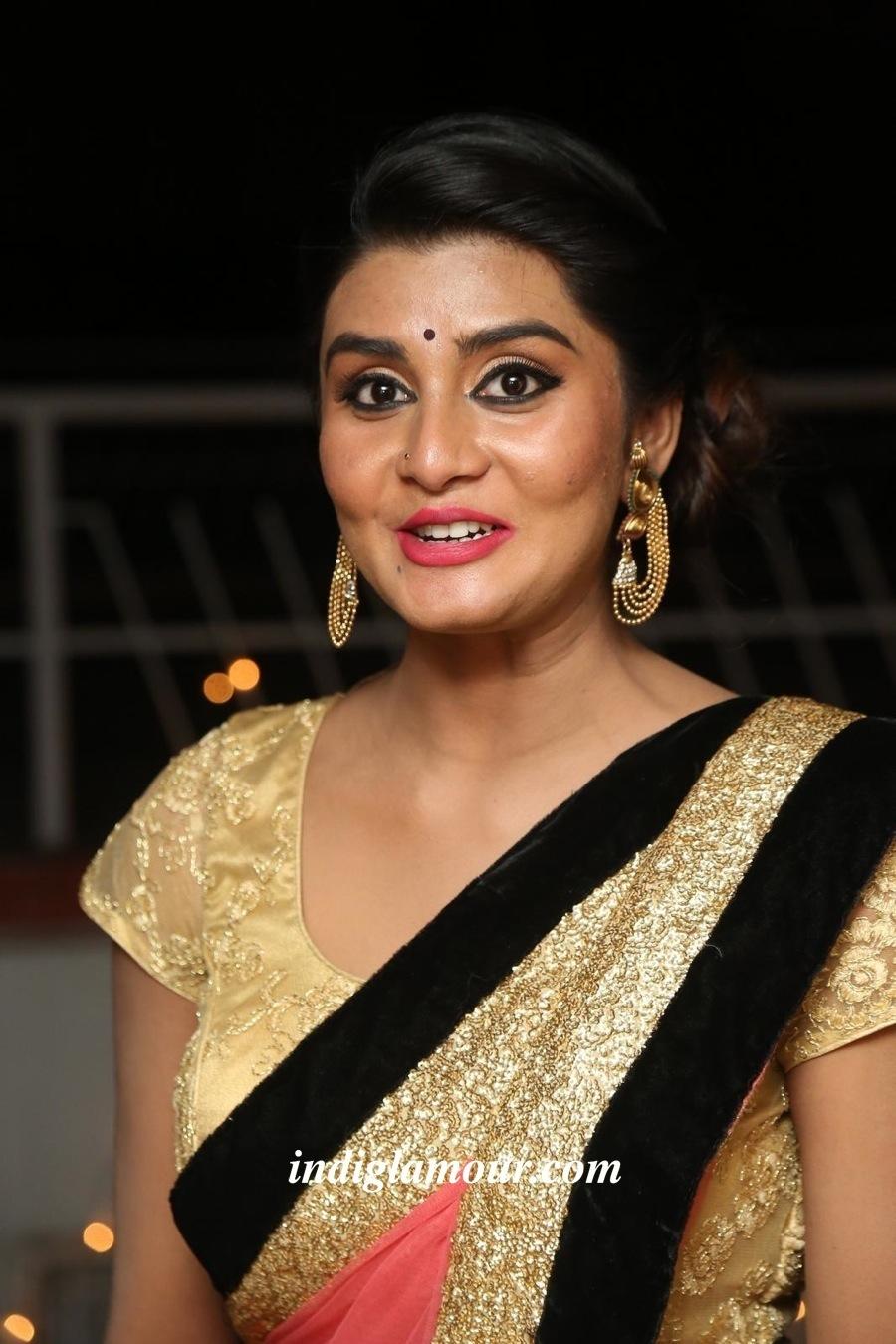Harini Actress hd photo