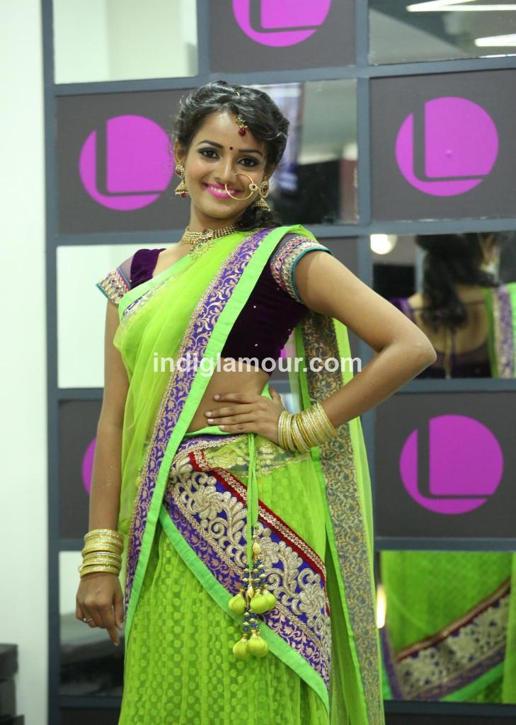 Sujaritha Actress hd photo