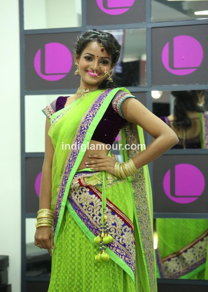 Sujaritha Actress hd photo
