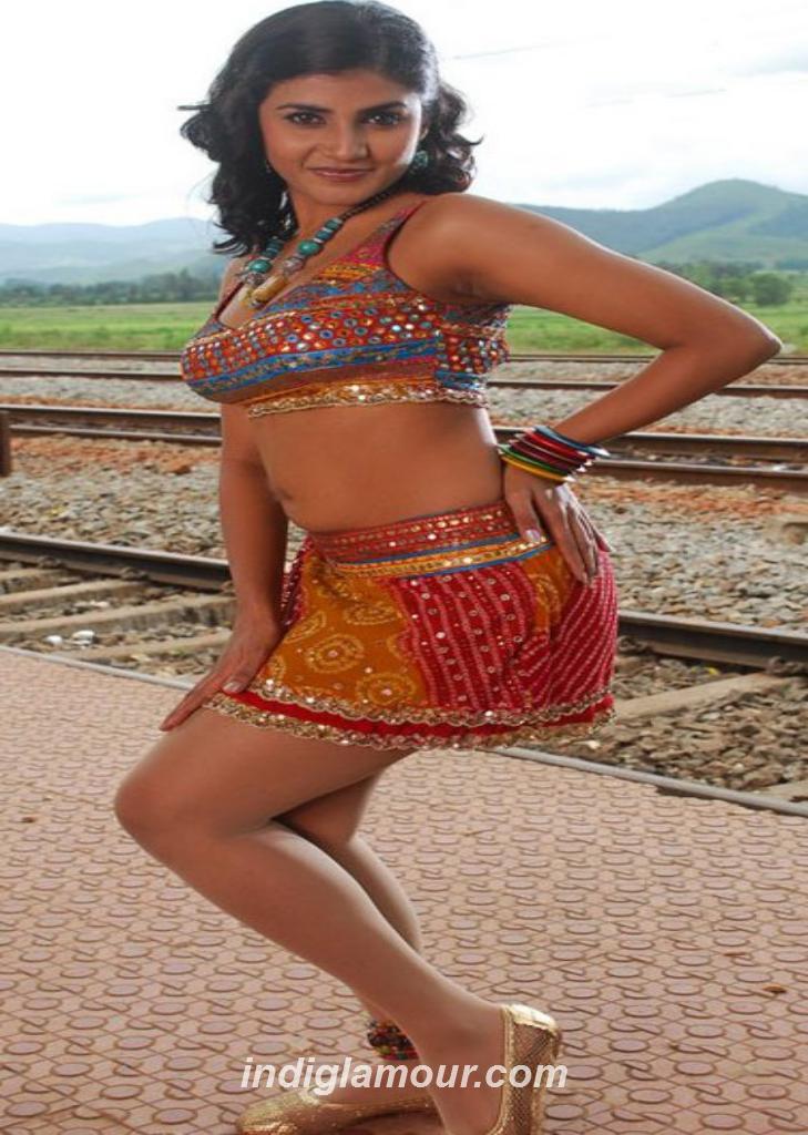 Kausha Rach Actress hd photo