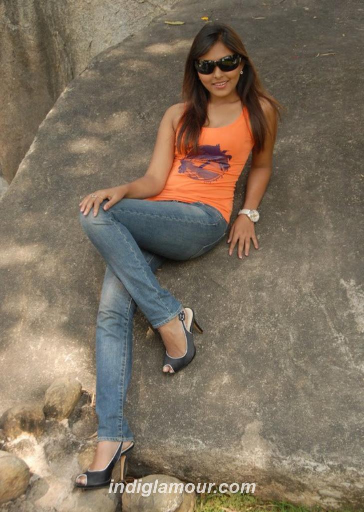 Madhu Shalini Actress hd photo