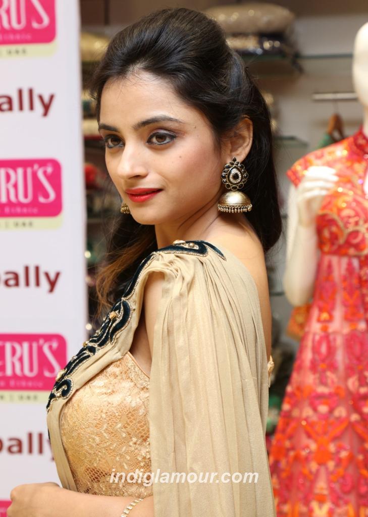 Madirakshi Actress hd photo