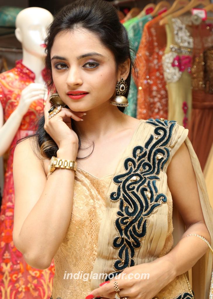 Madirakshi Actress hd photo
