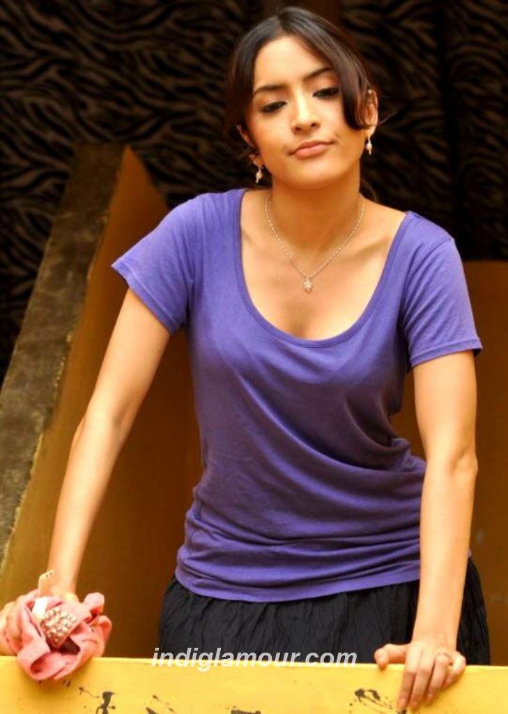 Niveditha Actress hd photo