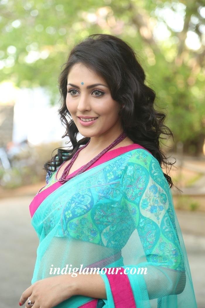 Madhu Shalini Actress hd photo