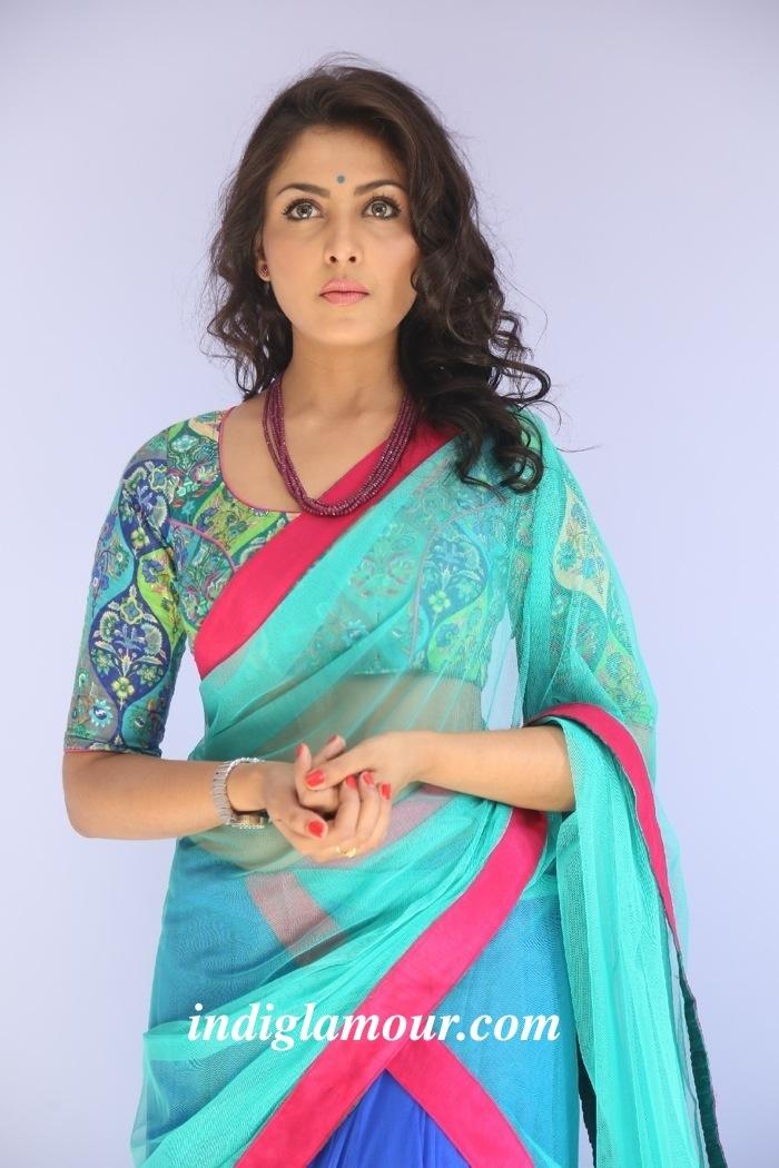 Madhu Shalini Actress hd photo