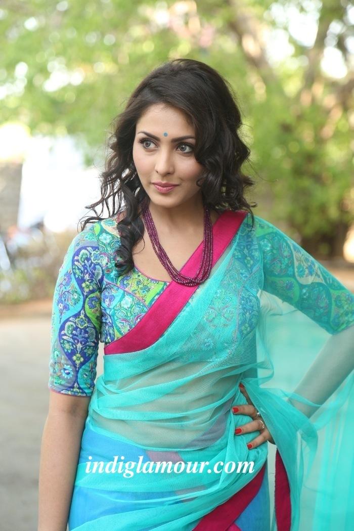 Madhu Shalini Actress hd photo
