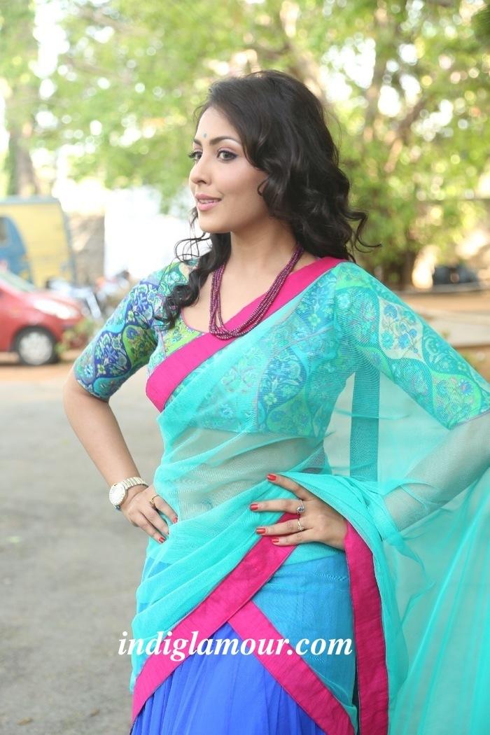 Madhu Shalini Actress hd photo
