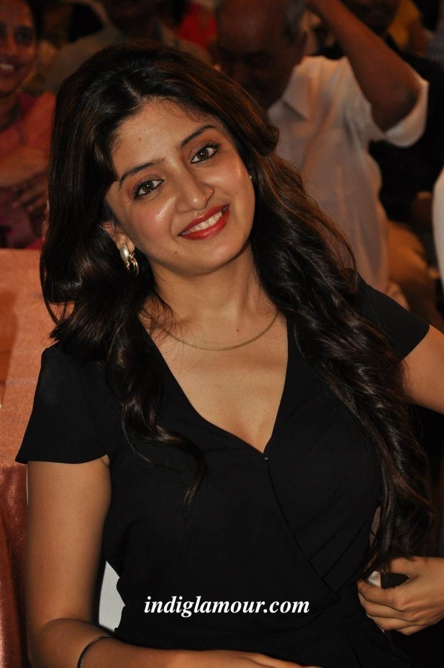 Poonam Kaur Actress hd photo