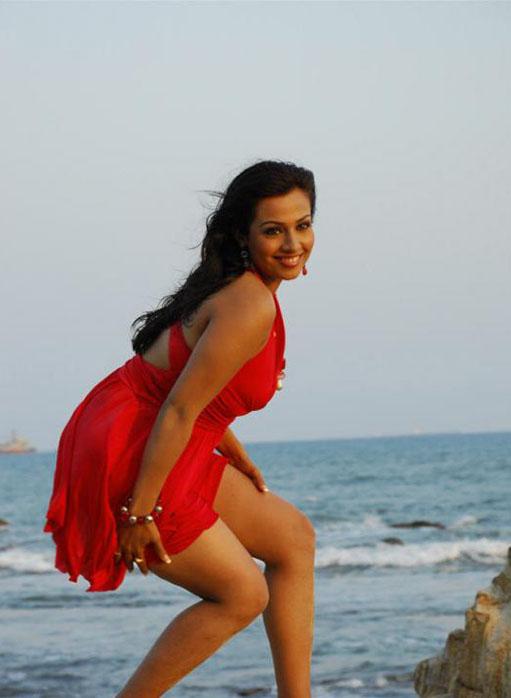 Asha Saini Actress hd photo