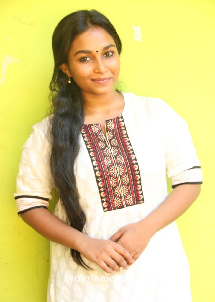 Swathi Shanmugam Actress hd photo