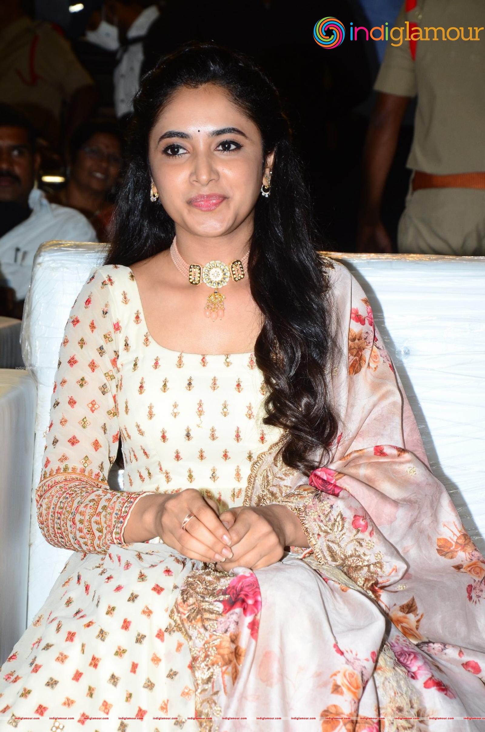 Priyanka Arul Mohan Actress hd photo