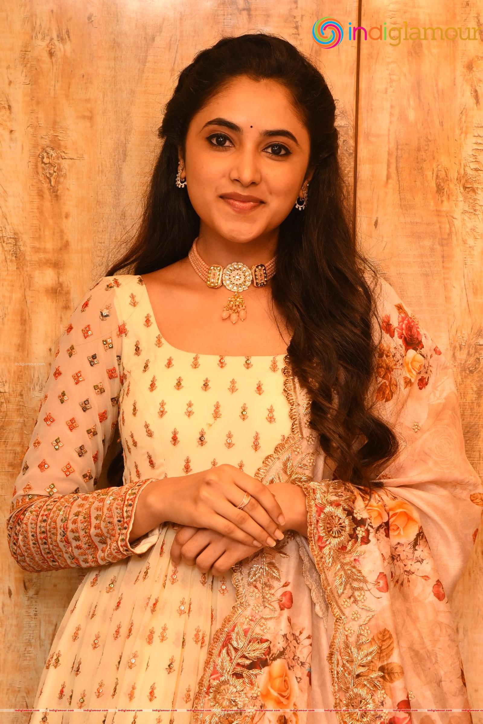 Priyanka Arul Mohan Actress hd photo