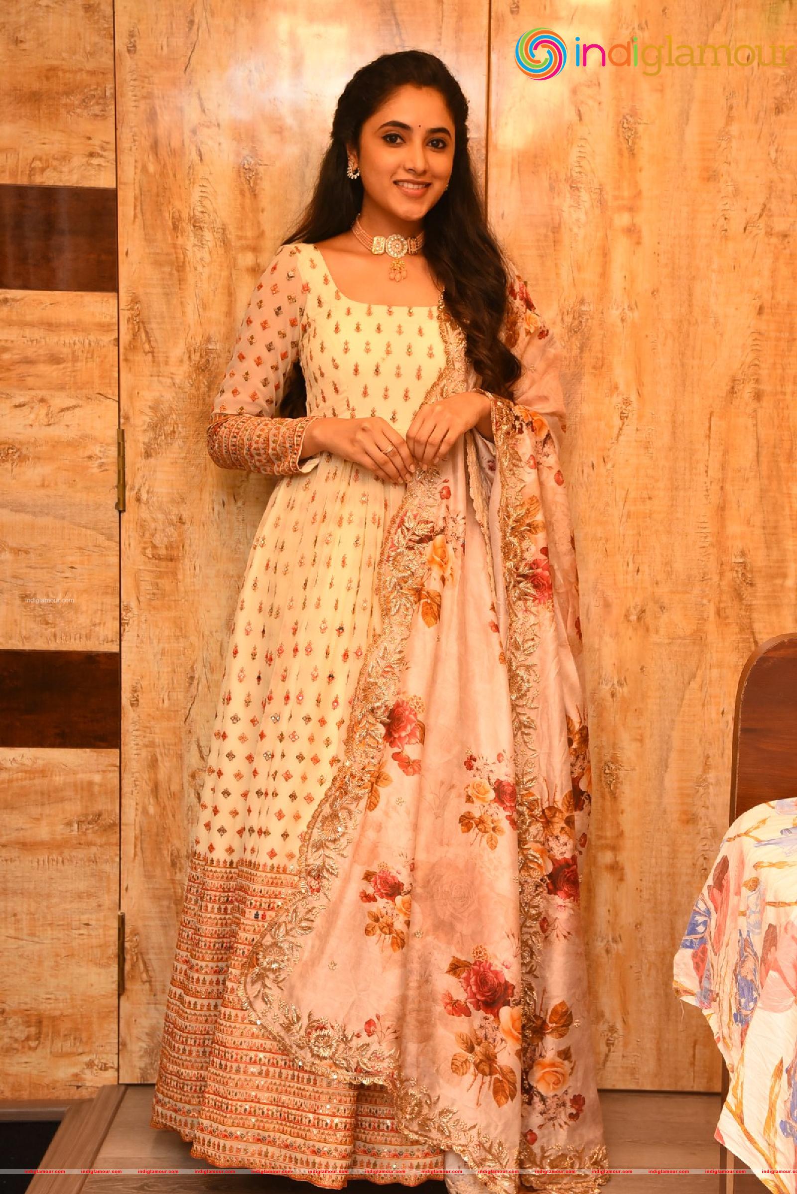 Priyanka Arul Mohan Actress hd photo