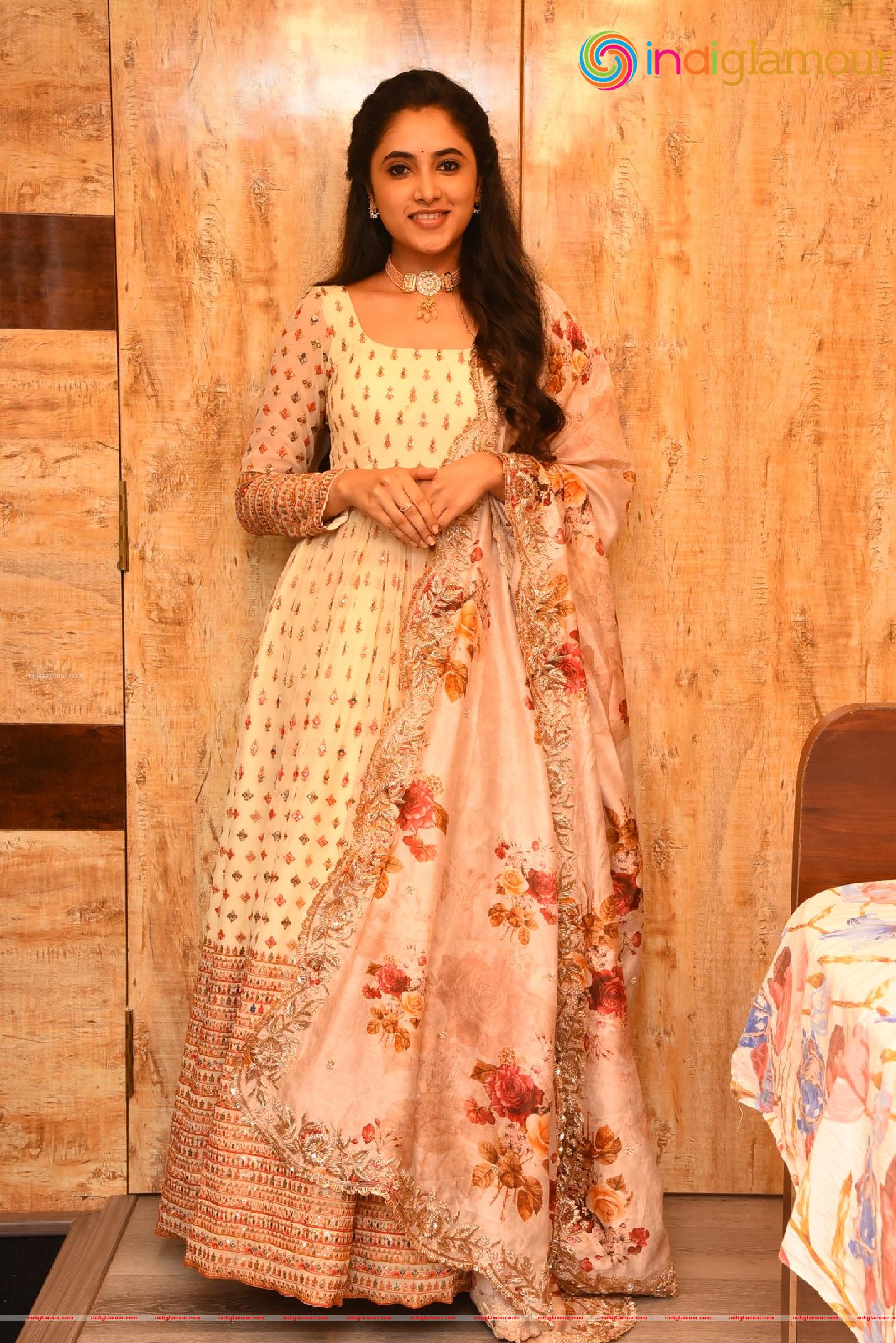 Priyanka Arul Mohan Actress hd photo