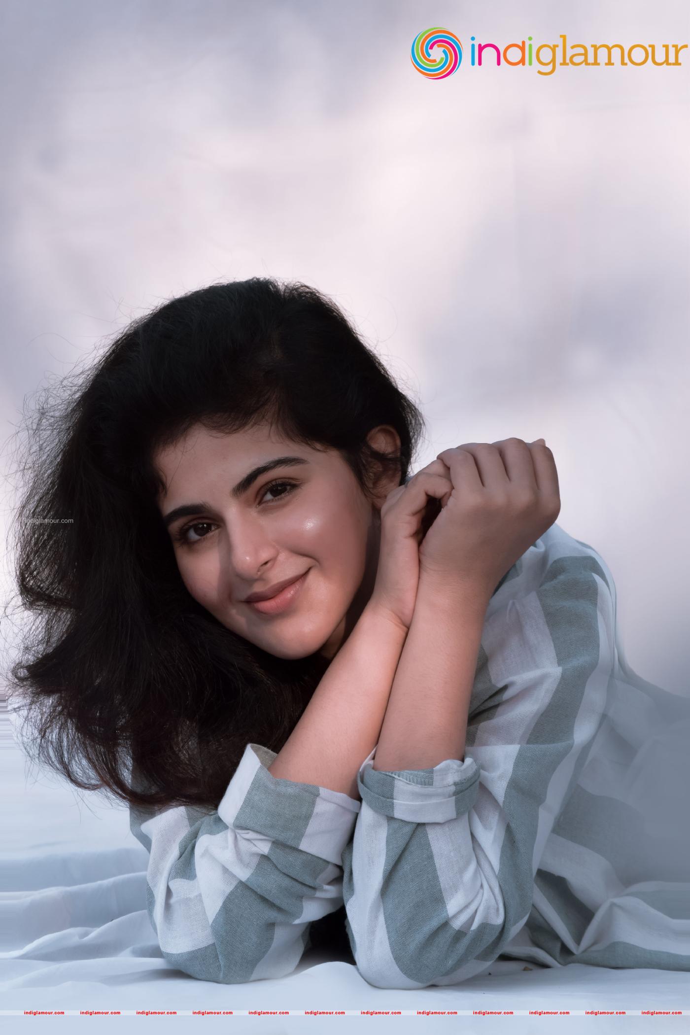 Iswarya Menon Actress hd photo