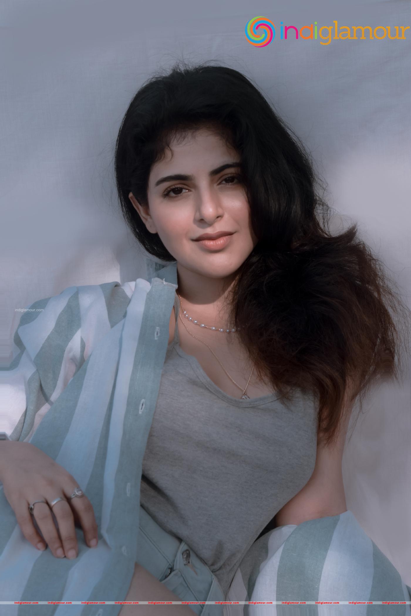 Iswarya Menon Actress hd photo