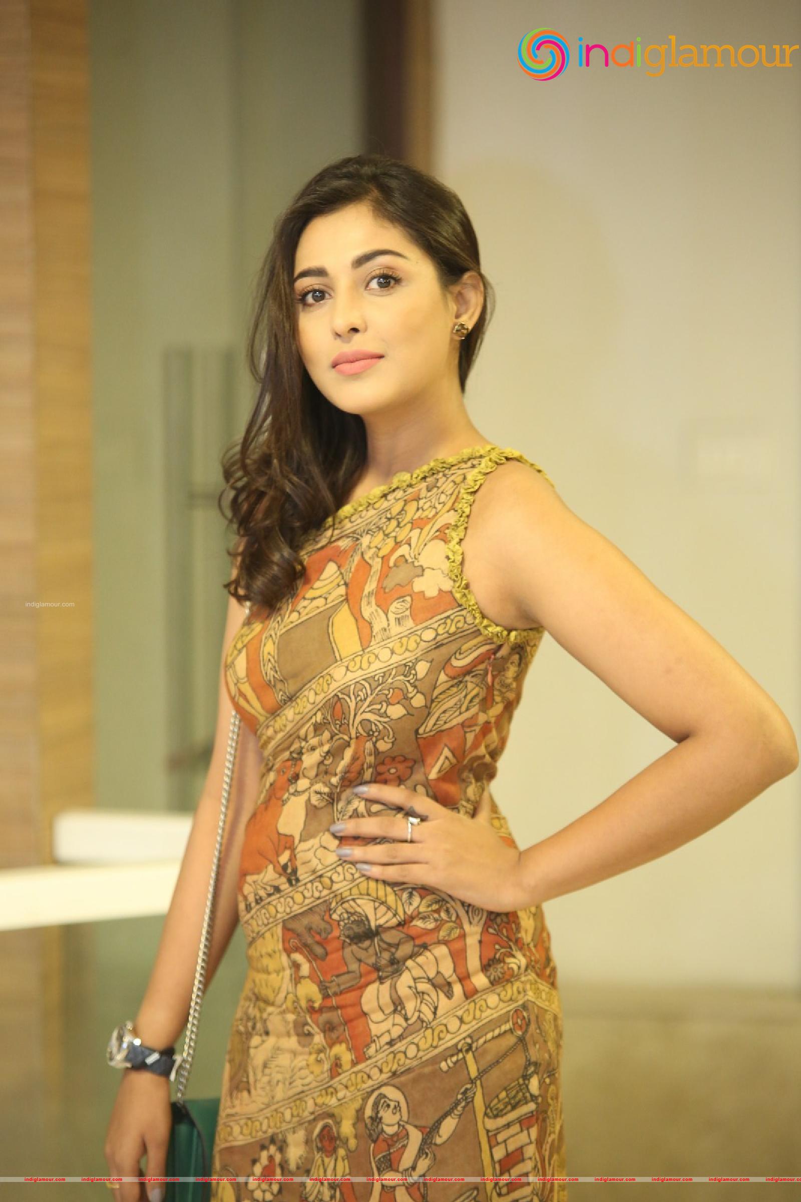 Madhu Shalini Actress hd photo
