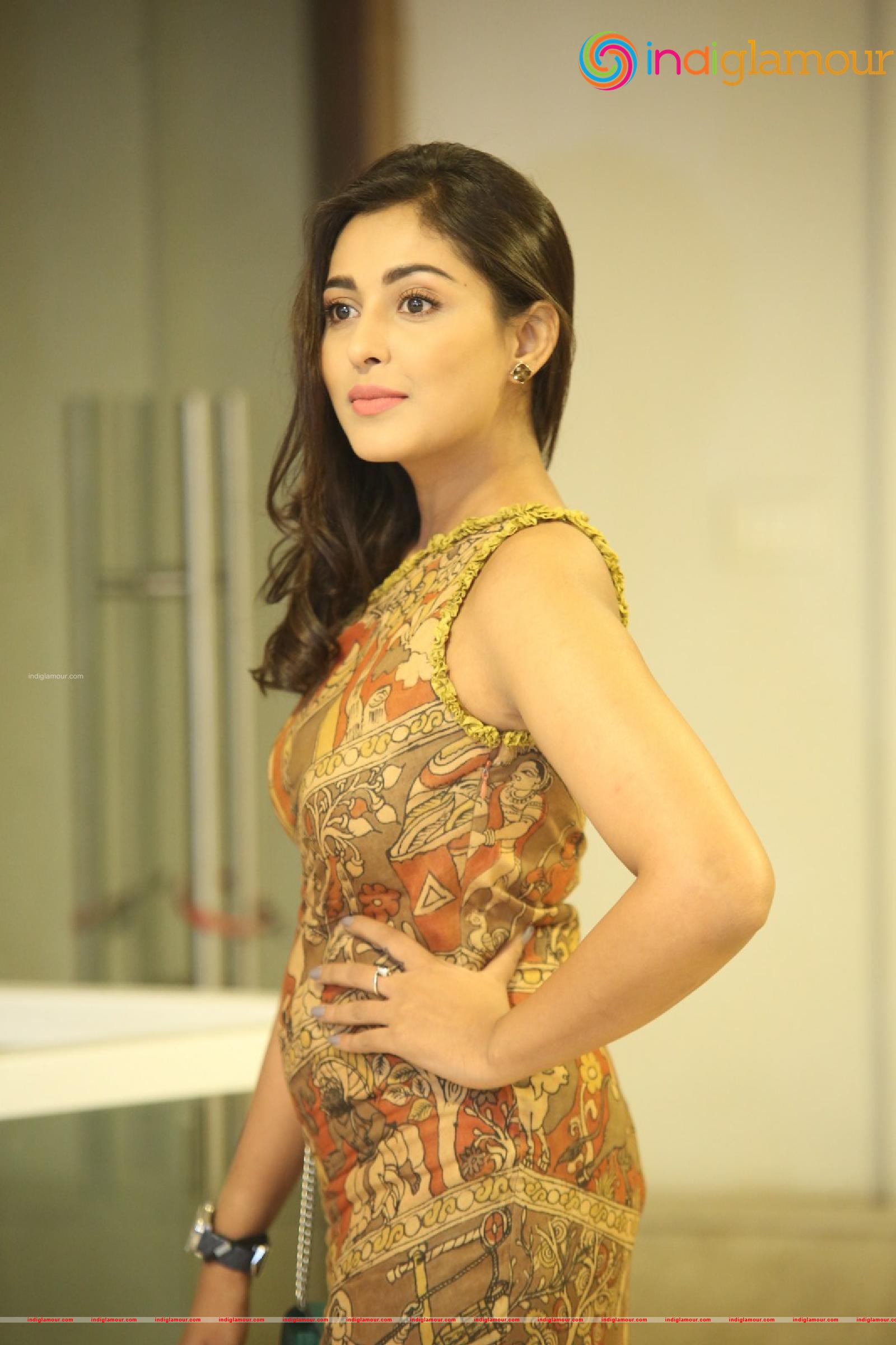 Madhu Shalini Actress hd photo