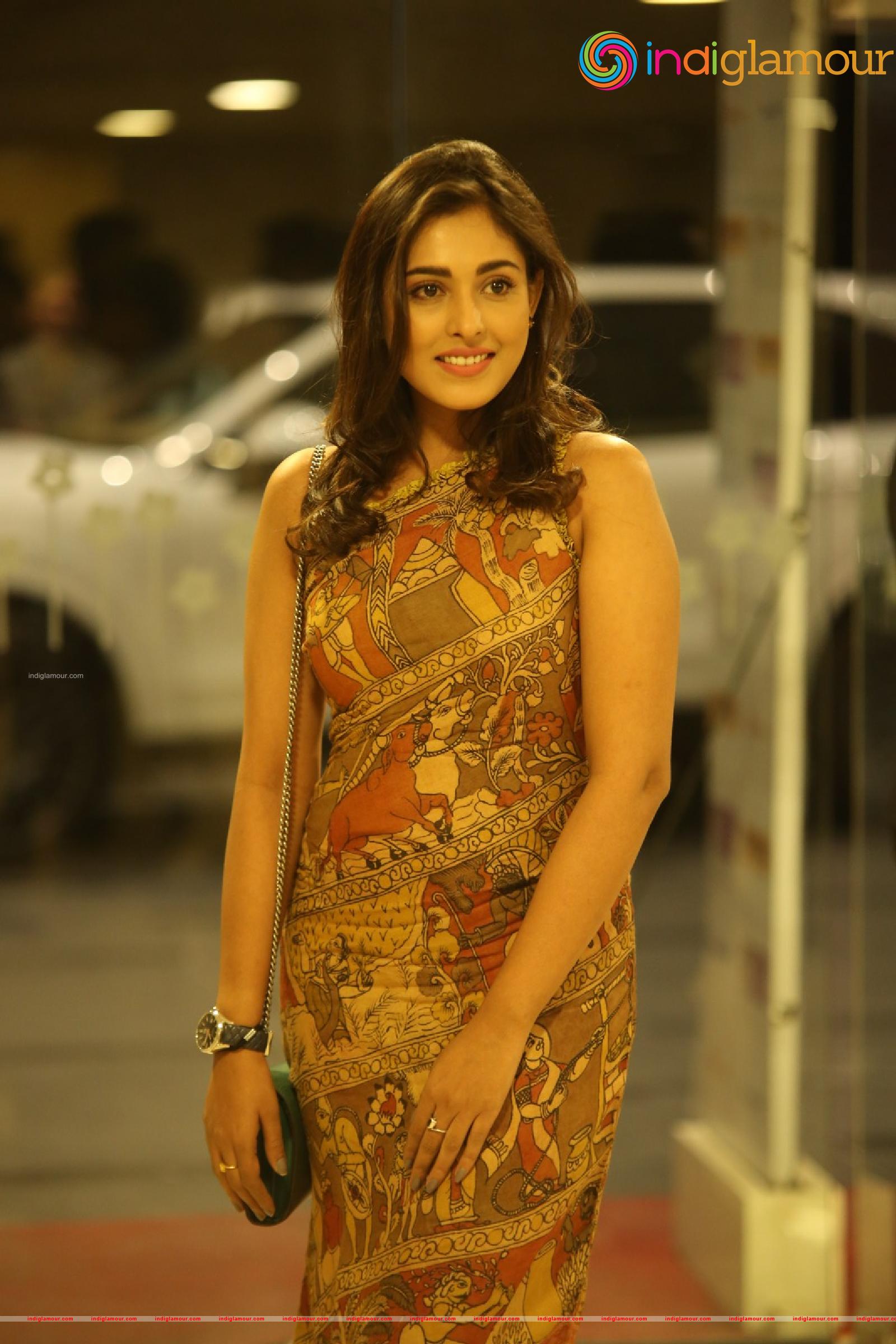 Madhu Shalini Actress hd photo