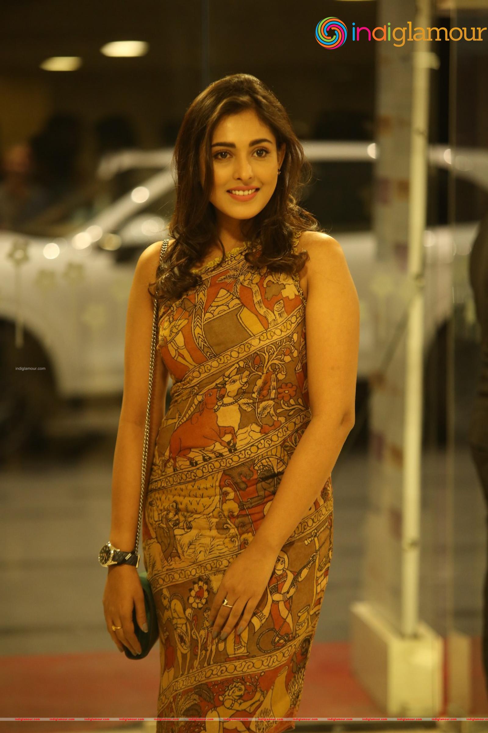 Madhu Shalini Actress hd photo