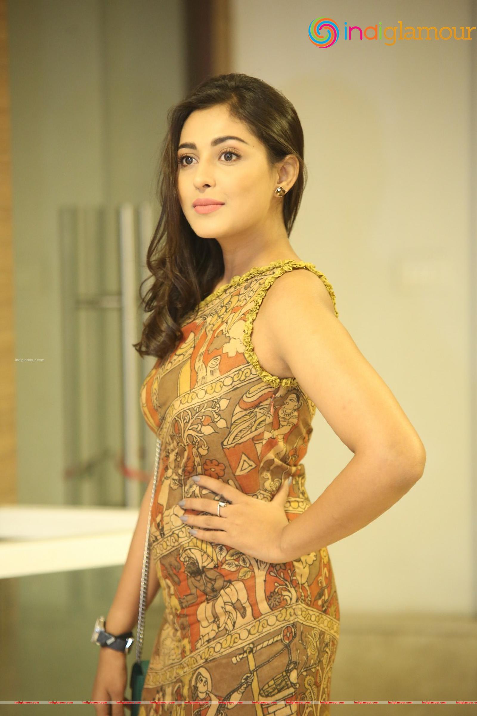 Madhu Shalini Actress hd photo