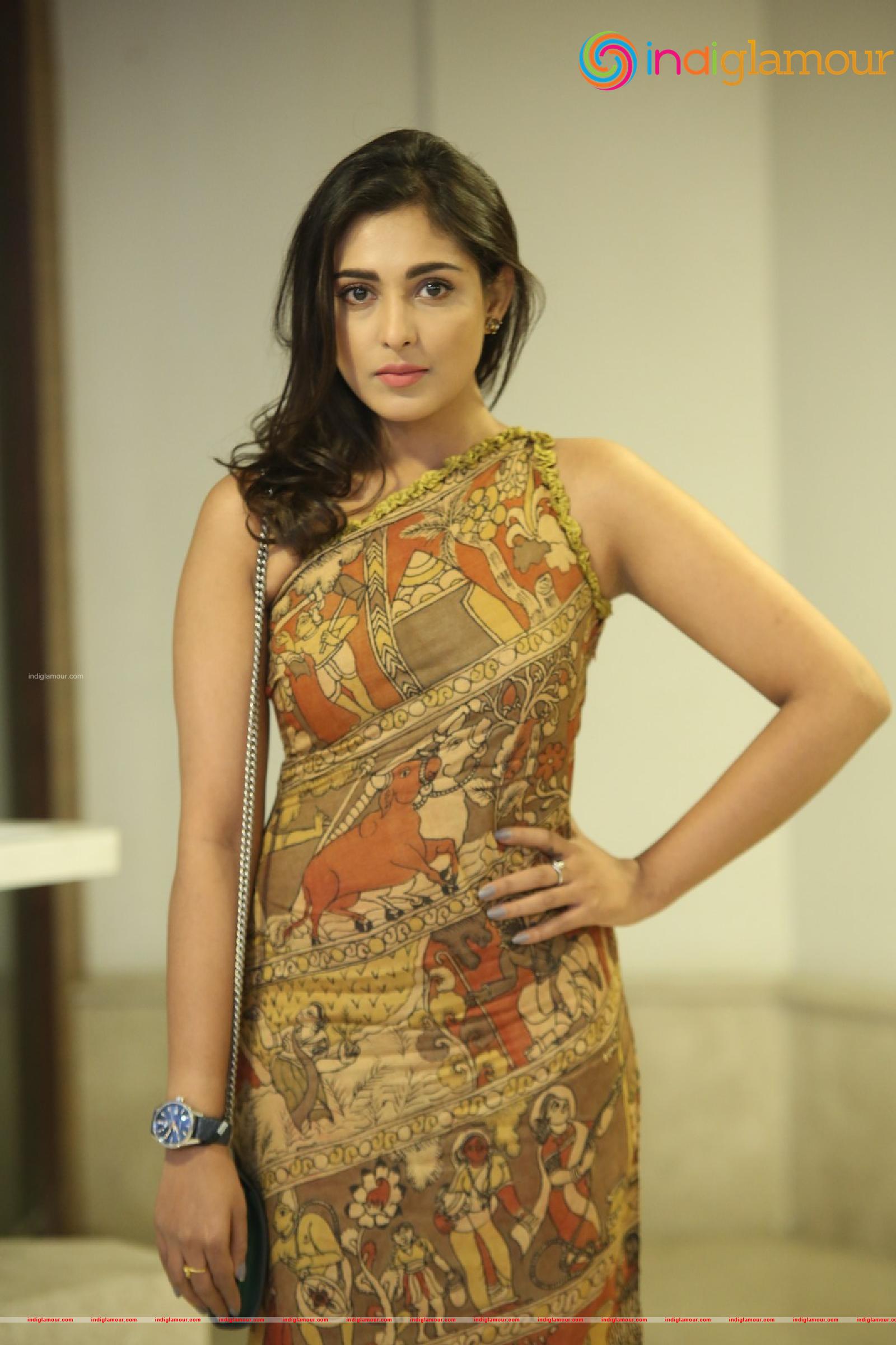 Madhu Shalini Actress hd photo