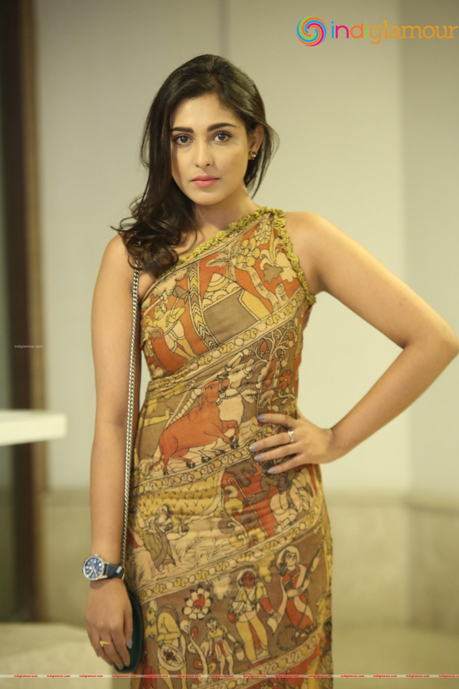 Madhu Shalini Actress hd photo