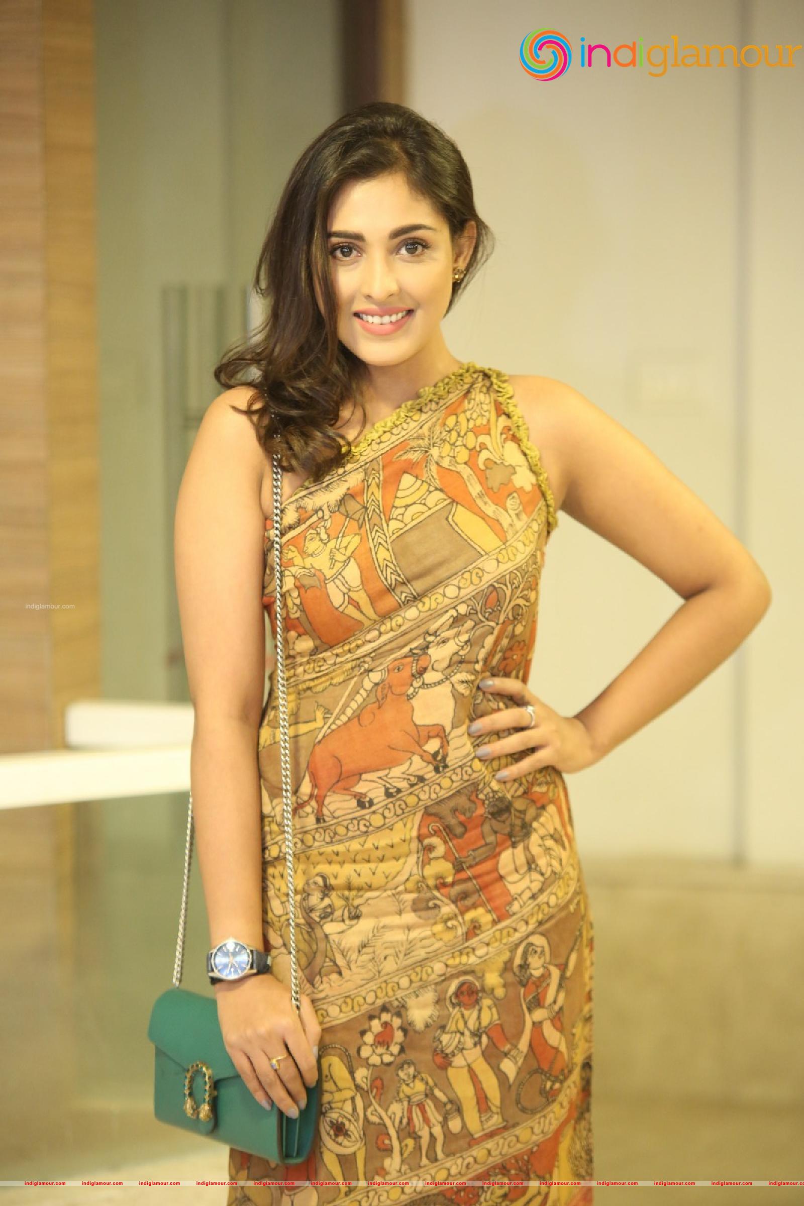 Madhu Shalini Actress hd photo