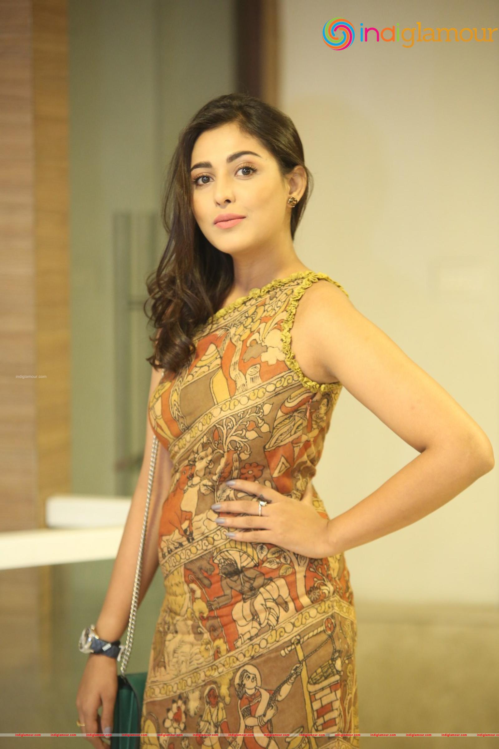 Madhu Shalini Actress hd photo