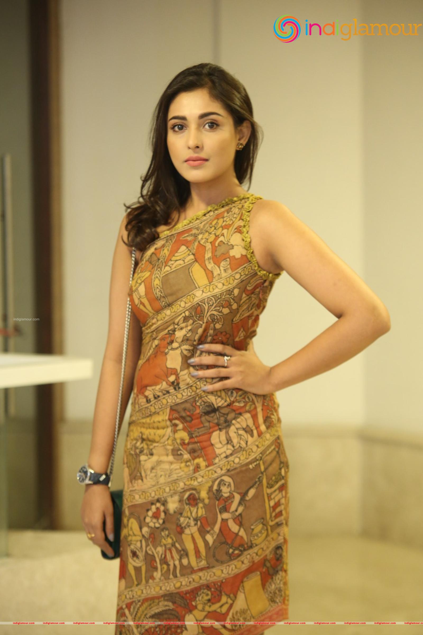 Madhu Shalini Actress hd photo