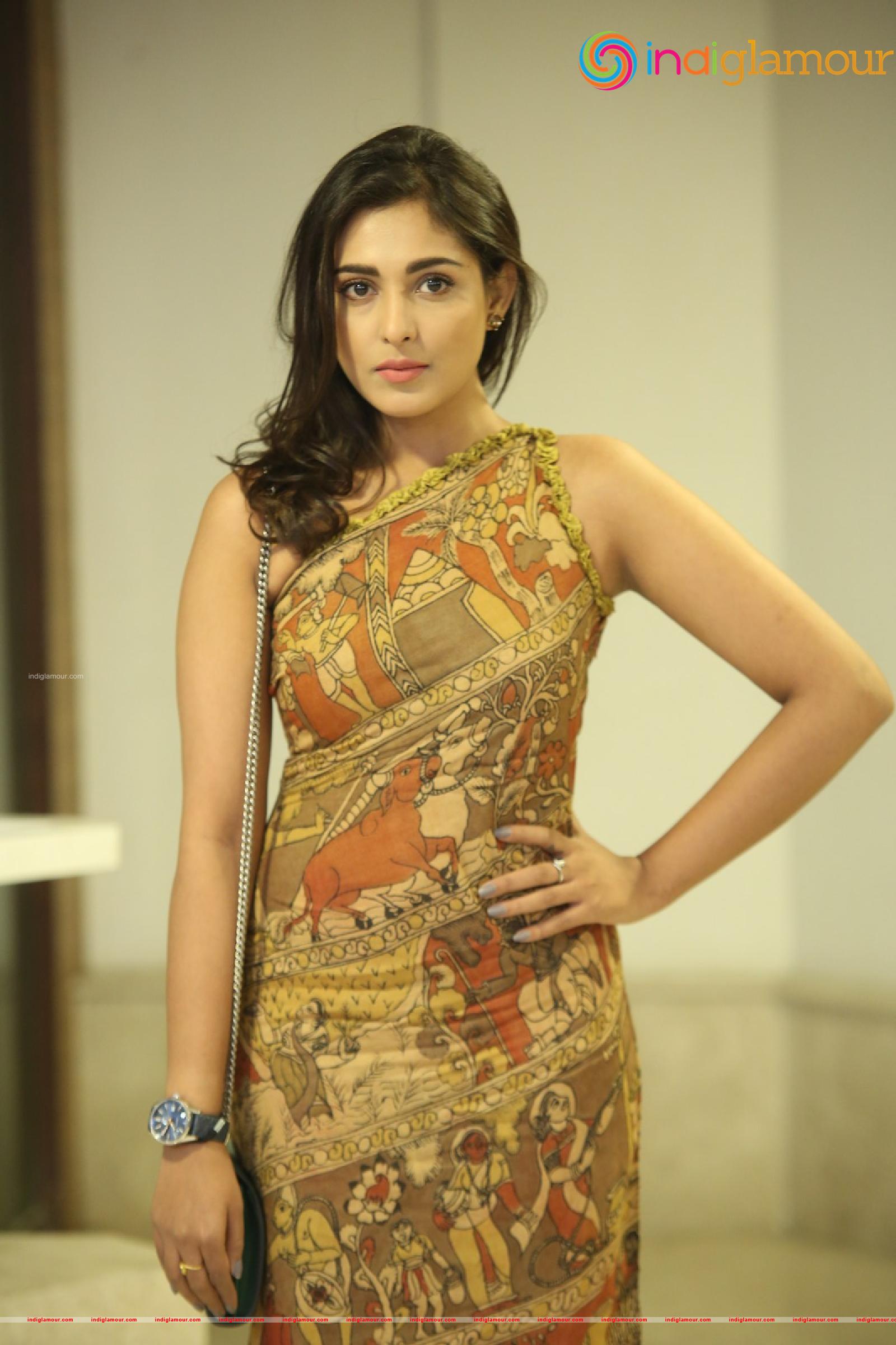 Madhu Shalini Actress hd photo