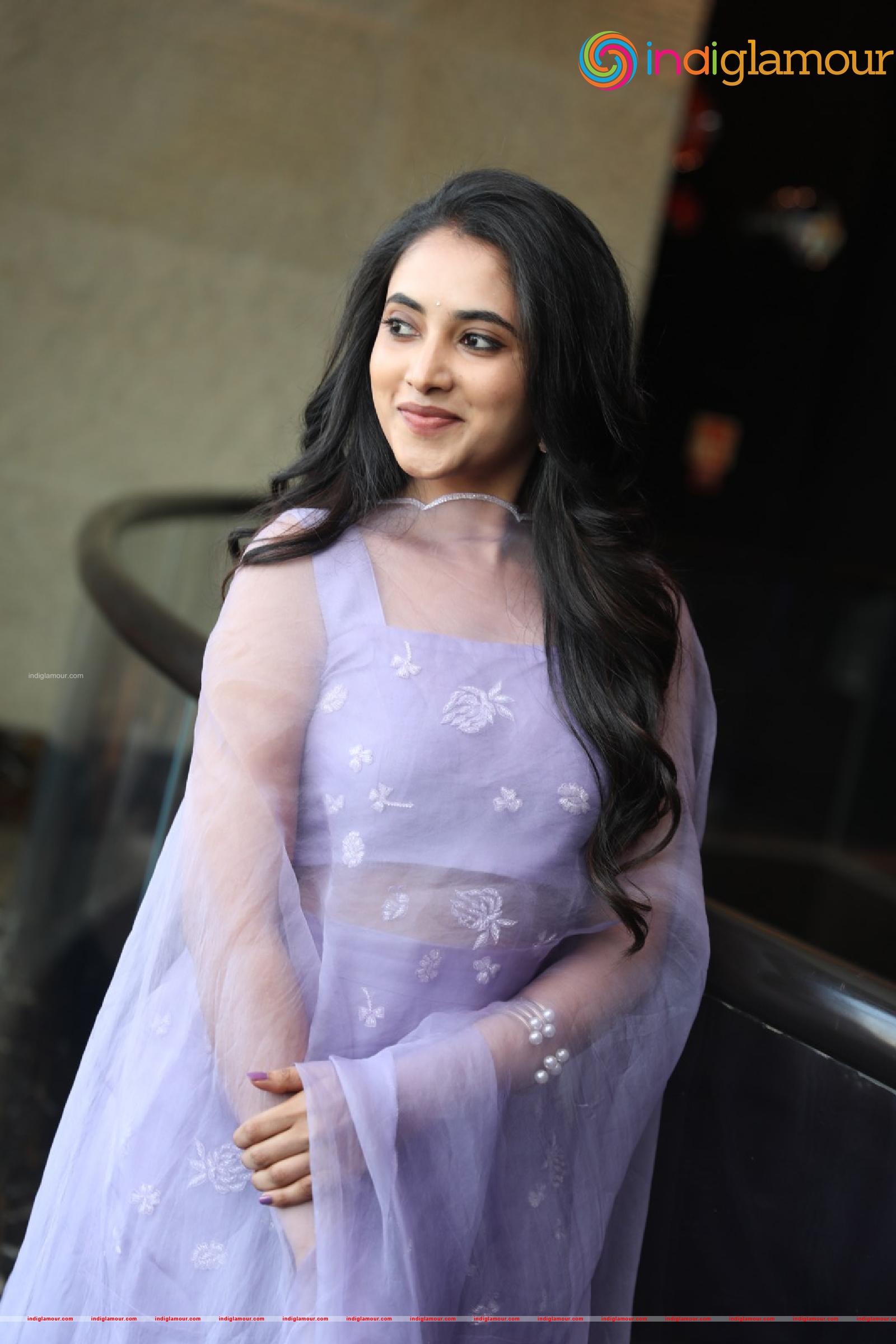 Priyanka Arul Mohan Actress hd photo