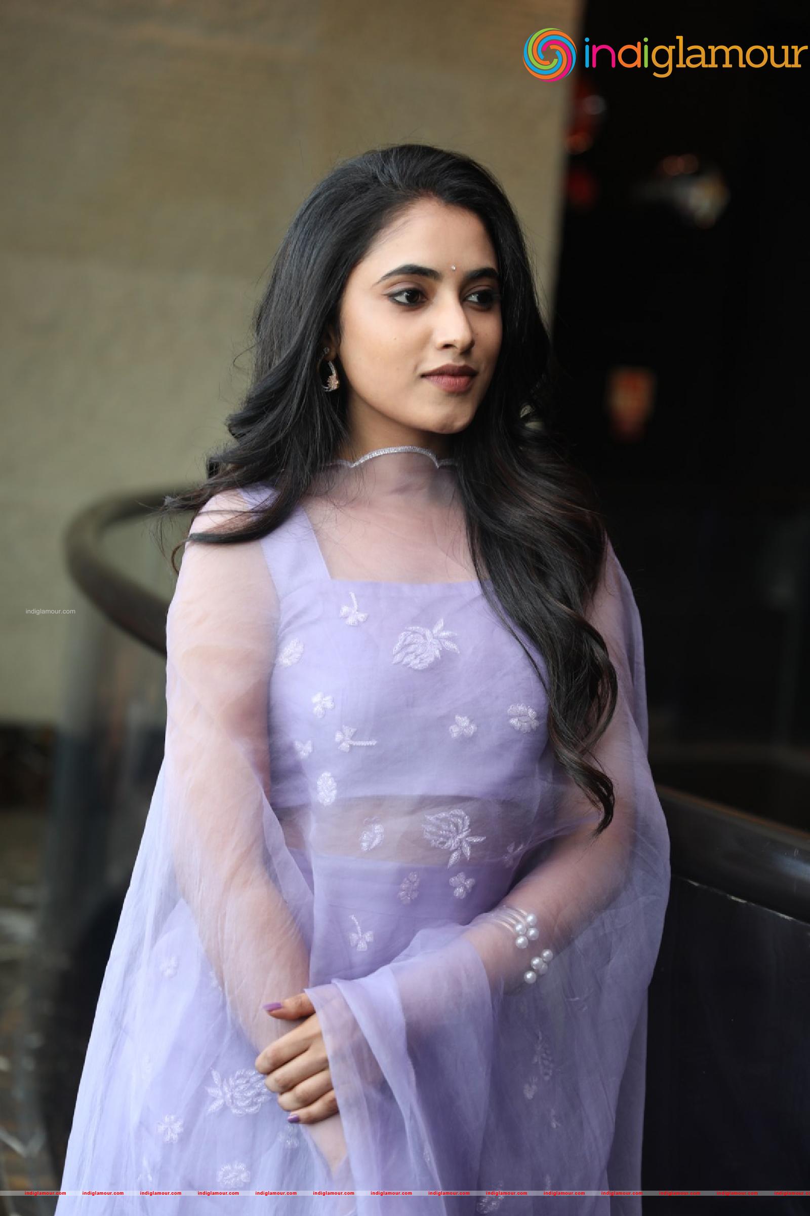 Priyanka Arul Mohan Actress hd photo