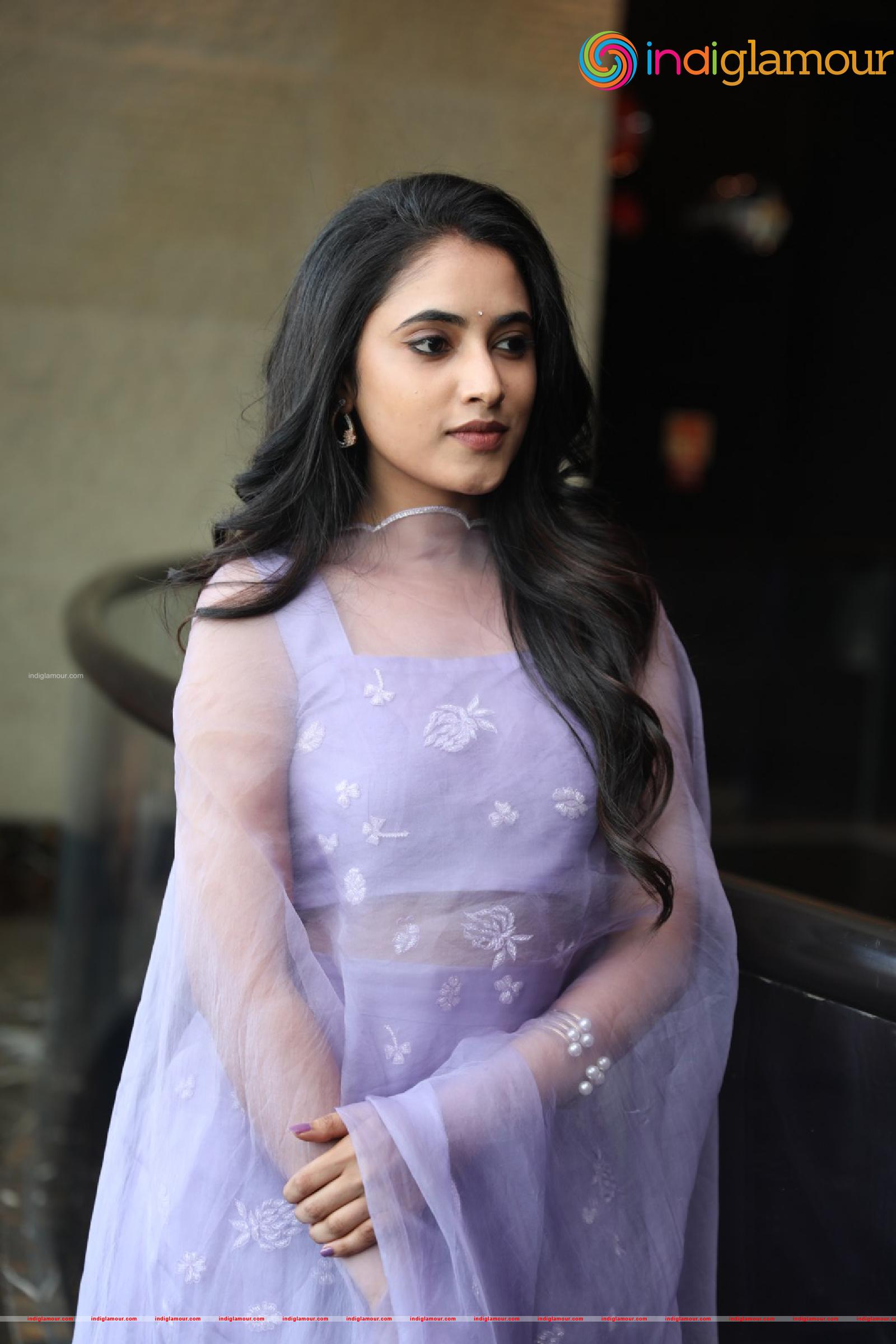 Priyanka Arul Mohan Actress hd photo