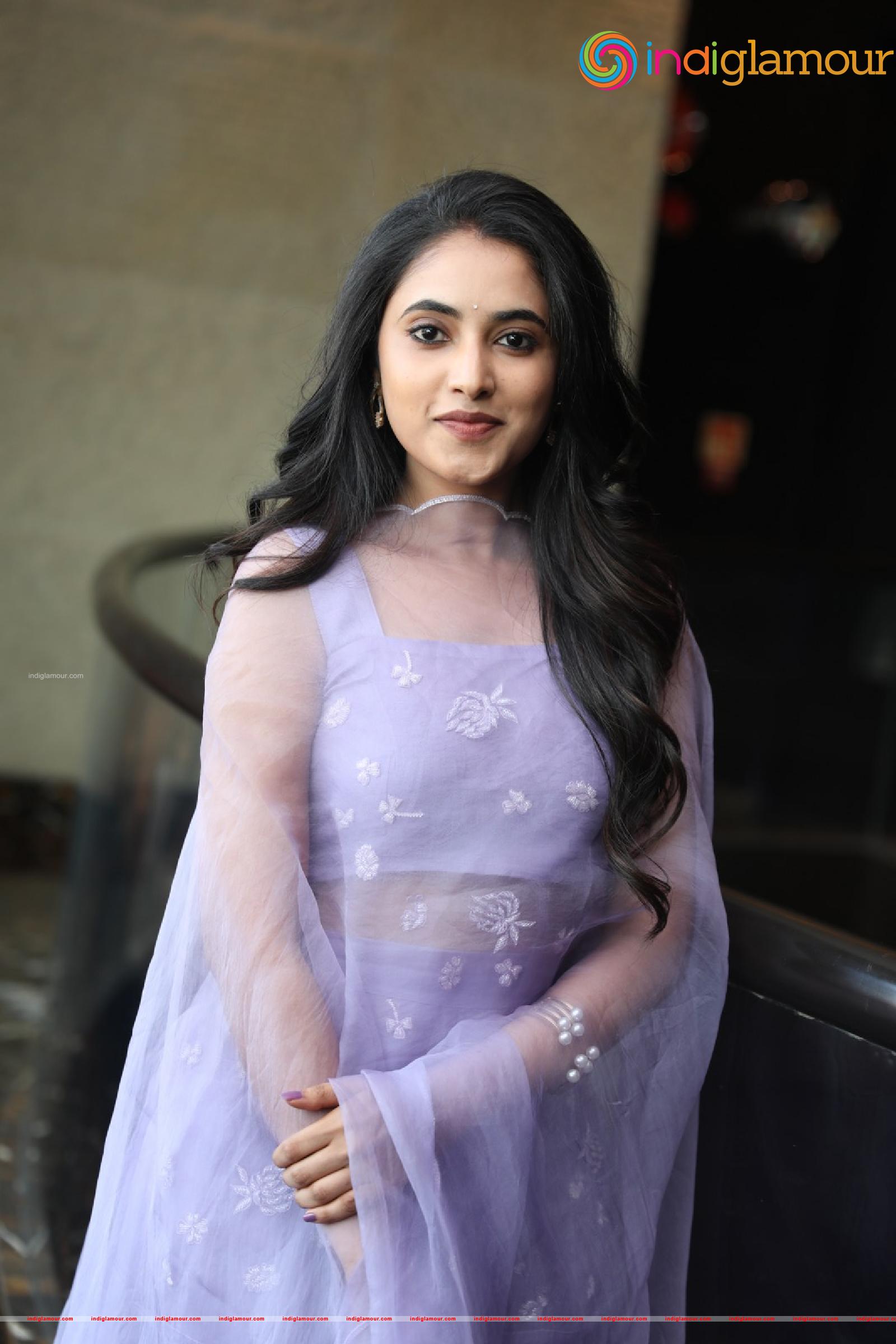 Priyanka Arul Mohan Actress hd photo