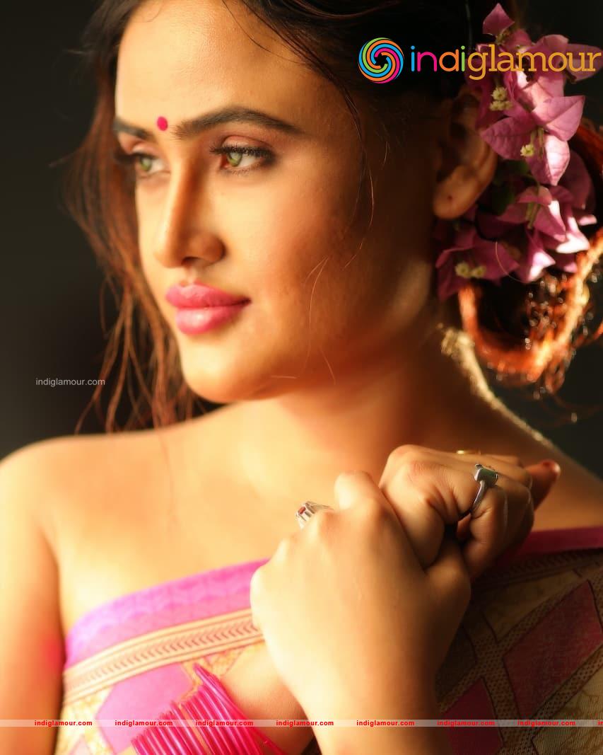 Sony Charishta Actress hd photo