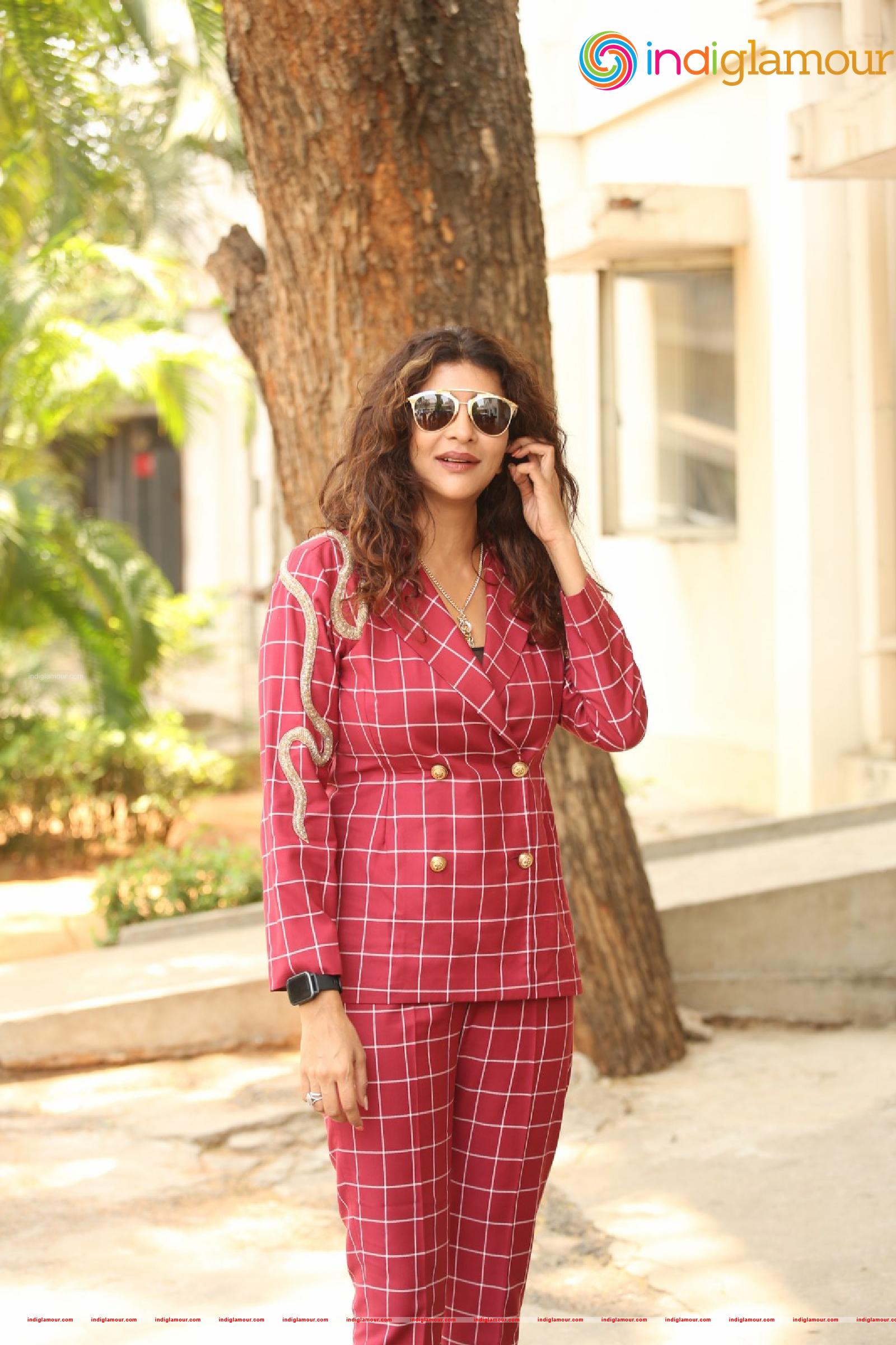 Lakshmi Manchu Actress hd photo