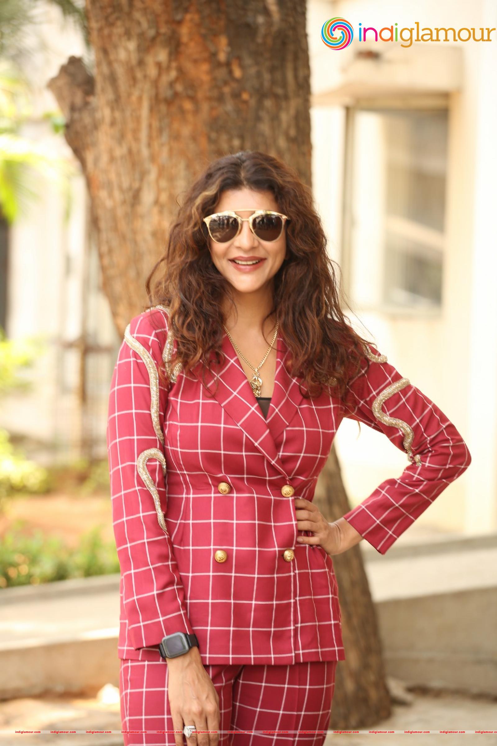Lakshmi Manchu Actress hd photo