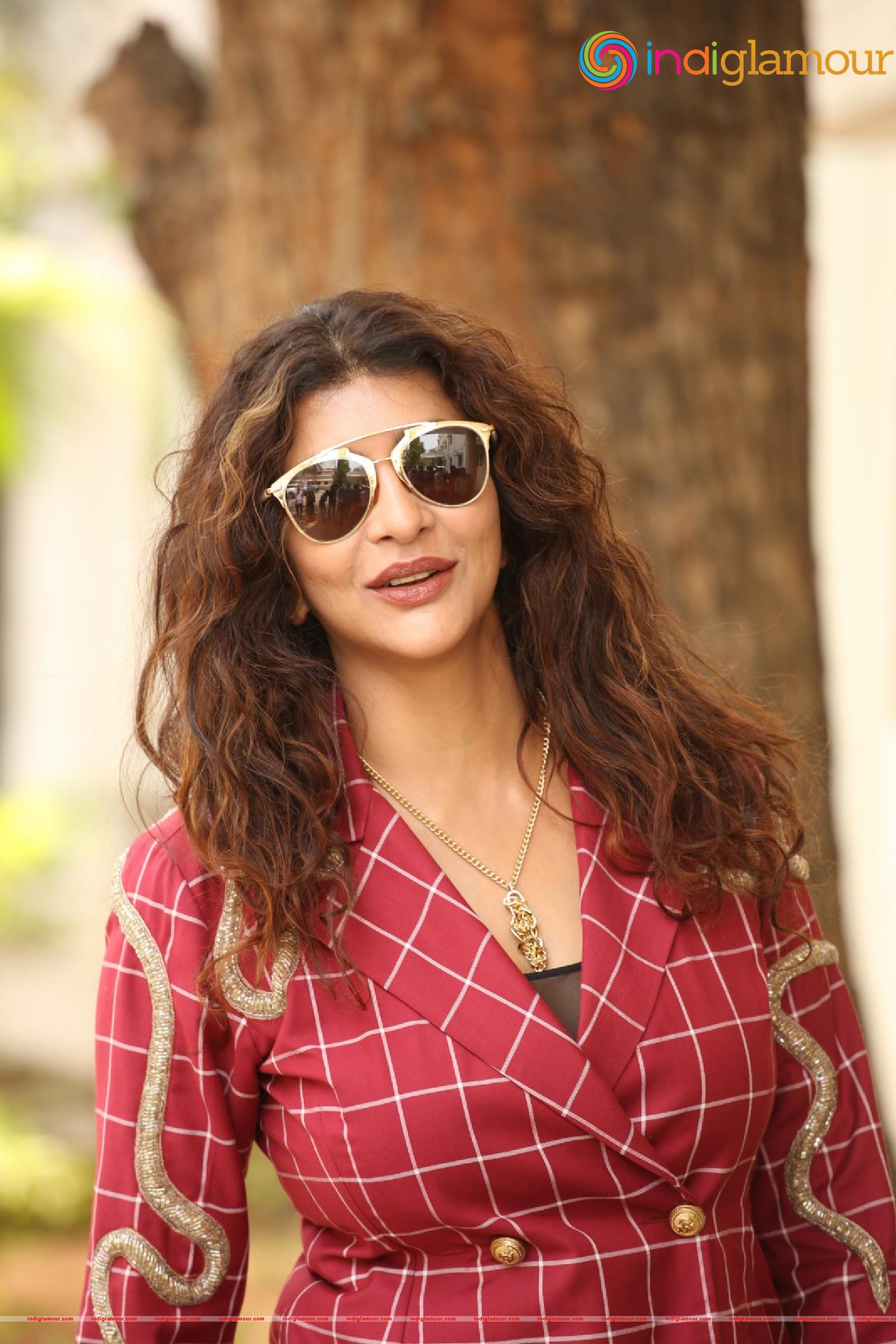 Lakshmi Manchu Actress hd photo